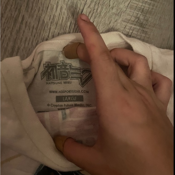 Hatsune Miku Tank Size L Worn Once From Hot Topic - Picture 2 of 2